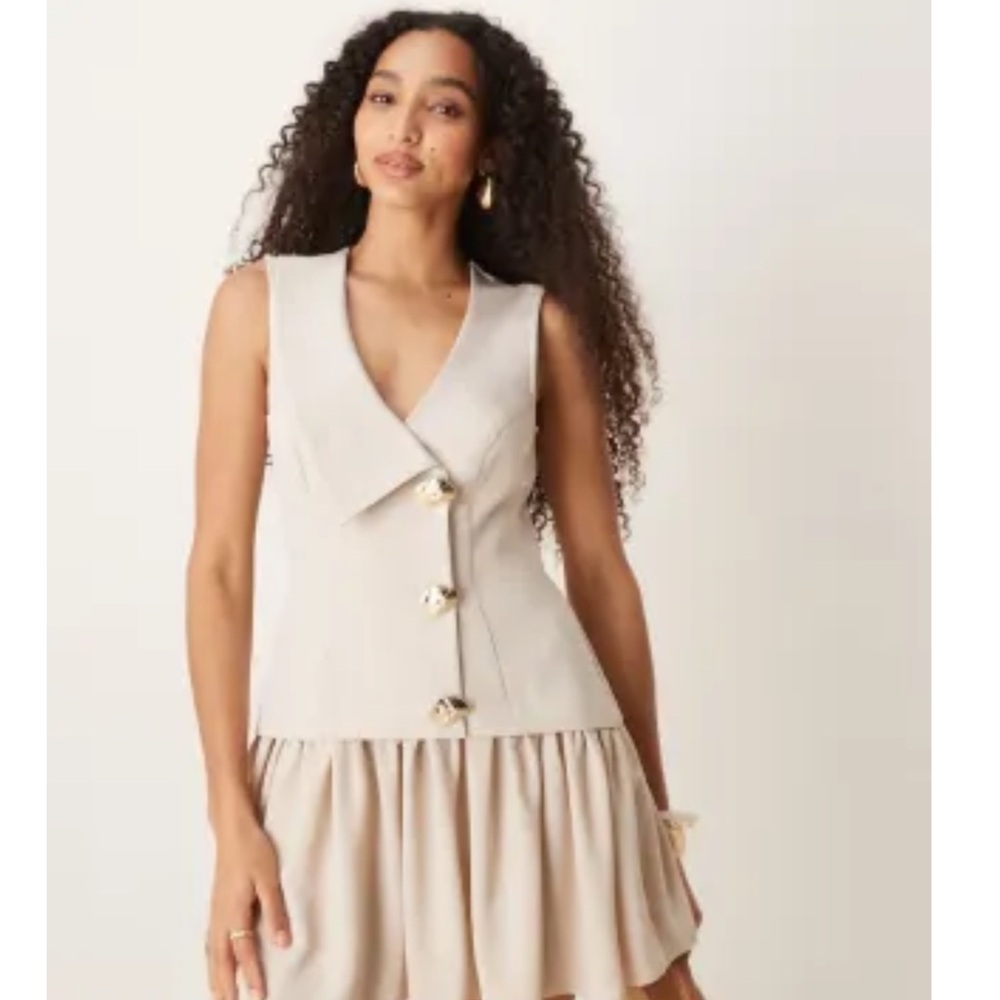Elegant Cream Sleeveless Dress